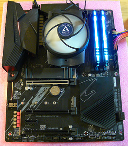 Gigabyte B550 Aorus,Ryzen5 5600G,DDR4 RGB 16GB,SSD M.2 256GB (4 foto / 10)