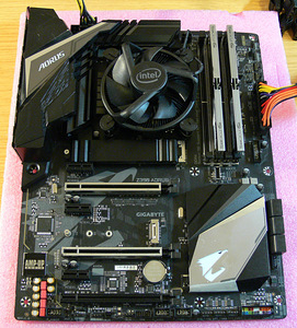 Gigabyte Z390 Aorus Pro, i5-9400, DDR4 16 GB, SSD M.2 256GB (4 foto / 10)