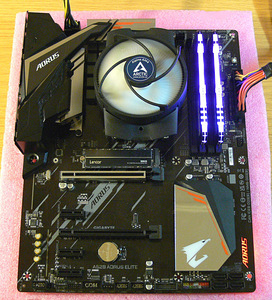 Gigabyte A520 Aorus Elite,Ryzen 7 3700X,DDR4 16GB,SSD 256GB (4 foto / 10)