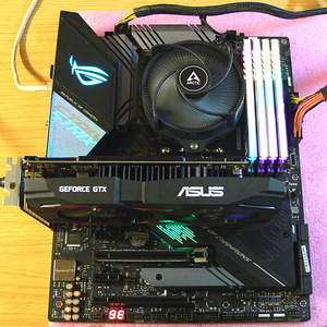 ASUS X570-E Gaming,Ryzen 7 3700,DDR4 16GB RGB,SSD M.2 512GB (4 foto / 10)