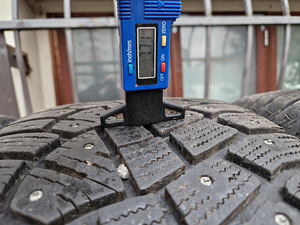 R18 Continental 255/55/18 - 7.5mm - 99% naelad (2 foto / 2)