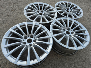 R18 ОРИГИНАЛЬНЫЕ диски 5x112 ET30 (3 фото из 3)