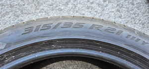 R21 X5 E70 F15 erilaiused 275/40/21 & 315/35/21 Pirelli (3 foto / 4)