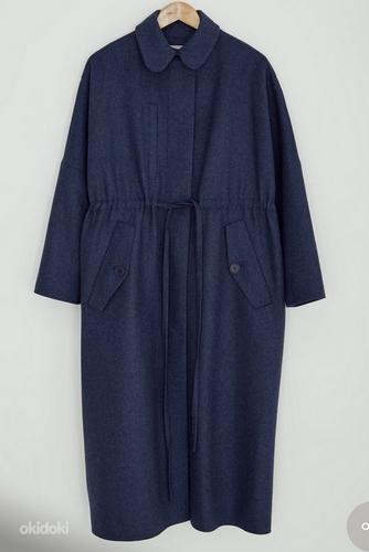 Пальто с кулиской и вертикальным карманом из шерсти синее (фото #2)