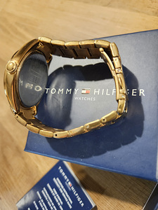 Tommy Hilfiger naiste käekell (2 foto / 2)