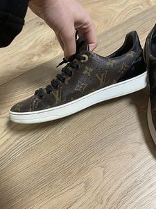 Оригинальные кроссовки Louis Vuitton (3 фото из 6)