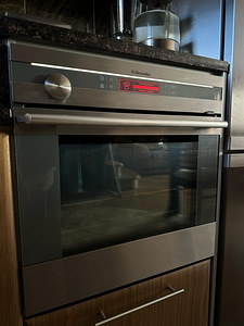 Electroluxi sisseehitatud ahi - ahi (3 foto / 3)