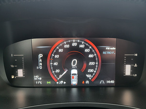 VOLVO V90 Momentum Business (11 foto / 11)