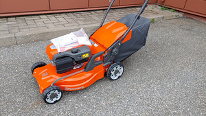 Võimas edasiveoga muruniiduk Husqvarna LC 247S (1 foto / 8)