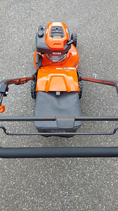 Võimas edasiveoga muruniiduk Husqvarna LC 247S (5 foto / 8)