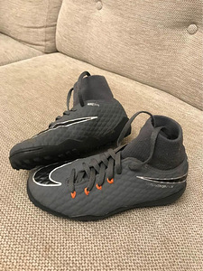 Nike jalgpallijalatsid nr 32 (1 foto / 3)