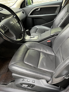 Volvo V70 (7 фото из 12)