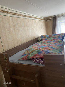 Детская двухъярусная кровать (2 фото из 4)