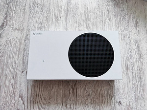 Microsoft XBOX Series S (3 foto / 4)