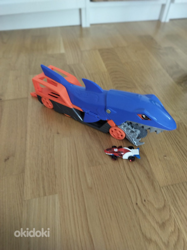 Hot Wheels City Shark Chomp Transformer GVG36