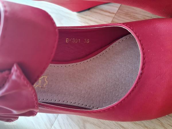 Красные ботинки (фото #2)