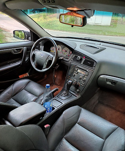 Volvo V70 2.4 D5 120kw (3 foto / 9)