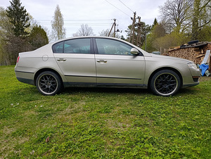 Volkswagen Passat (5 foto / 8)