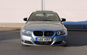 BMW 330 Facelift xDrive 3.0 180kW (4 foto / 10)