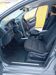 Mercedes Benz B class CNG 2010 (8 фото из 13)
