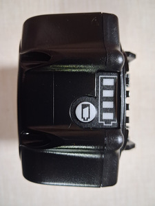 Аккумулятор Makita (3 фото из 4)