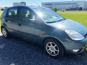 Ford Fiesta 1,3 2002 (3 foto / 8)