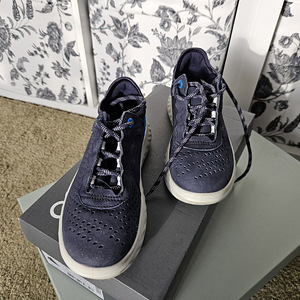 Ecco tossud unisex (1 foto / 5)