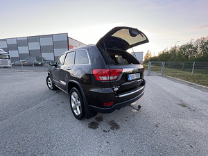 Jeep Grand Cherokee Overland SUMMIT 2013 (3 foto / 9)