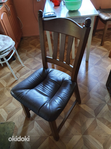 Стол и стулья (фото #3)