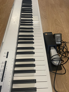 Синтезатор Yamaha NP- 12 white (2 фото из 3)