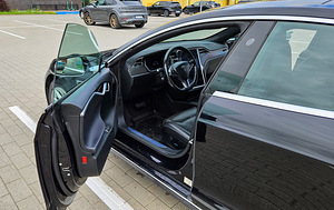 Tesla Model S 60 Supercharger Free (10 foto / 14)