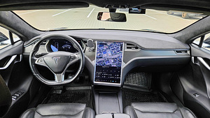 Tesla Model S 60 Supercharger Free (11 foto / 14)