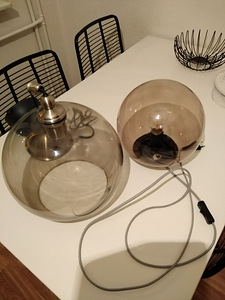 2 лампы Ikea . Потолочная и настольная лампа.