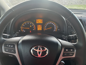 Toyota avensis 2011,executive (5 foto / 5)