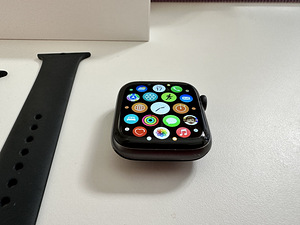 Apple Watch Series 5 44mm GPS Space Grey (1 foto / 7)