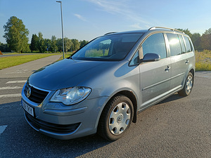 Volkswagen Touran (1 foto / 10)