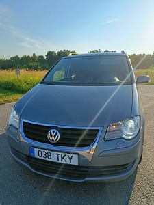 Volkswagen Touran (4 foto / 10)