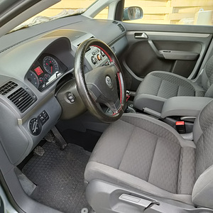 Volkswagen Touran (6 foto / 10)