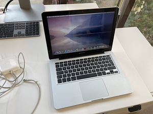 Apple MacBook Pro, 13 дюймов (конец 2011 г.) (1 фото из 4)