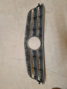 Mb w204 grill (2 foto / 2)