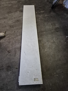 Seinale paigaldatav elektriradiaator (1 foto / 2)