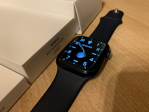 Apple Watch Series 6 44mm (1 foto / 3)
