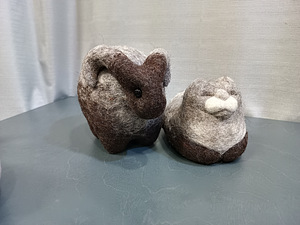 Ручной работы игрушки из шерсти (3 фото из 10)
