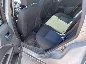 Ford Mondeo 1,8 81 kw 2007 (9 foto / 9)