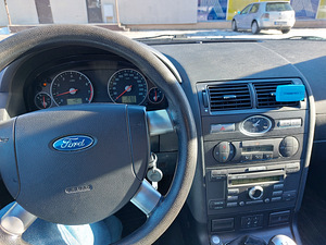 Ford Mondeo Turnier (9 foto / 10)