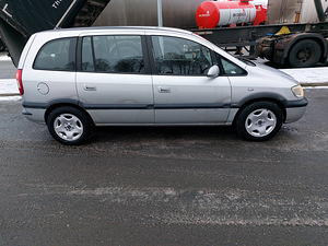 Opel Zafira 2.0 74 kw 2005 (4 foto / 10)