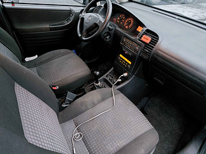 Opel Zafira 2.0 74 kw 2005 (7 foto / 10)