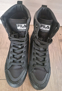 FILA PEAAEGU UUS SAAPAD (2 foto / 3)