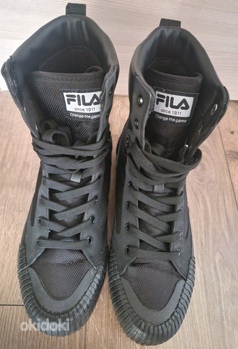FILA PEAAEGU UUS SAAPAD
