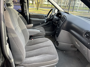 Chrysler Grand Voyager (7 foto / 8)